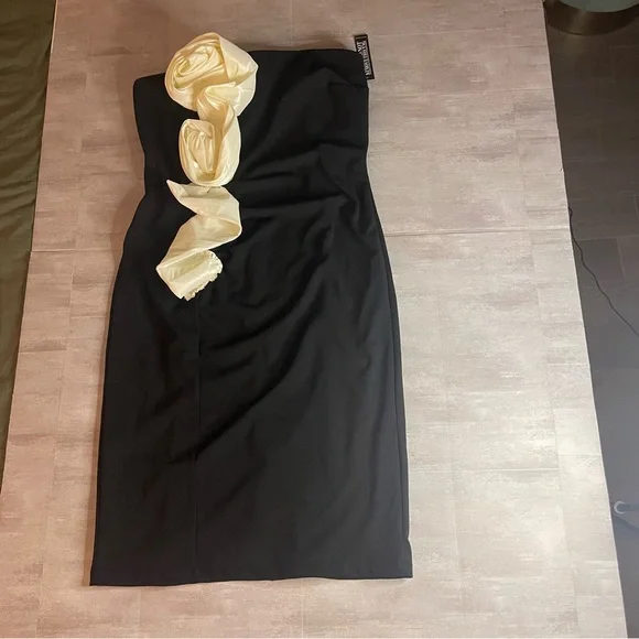 New York & Company Black strapless Dress with Cream Cascading Rosette- NWT- Larg - Picture 1 of 10